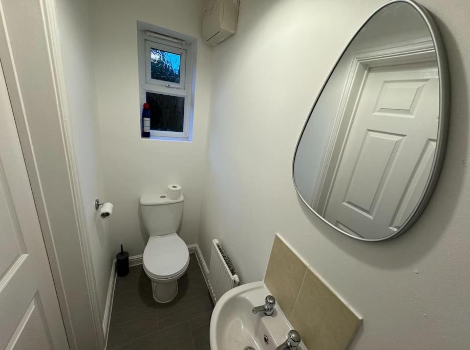 웰링버러 Modern Townhouse - 3 Bed 2.5 Bath 2 Private Gated Parking 빌라 외부 사진