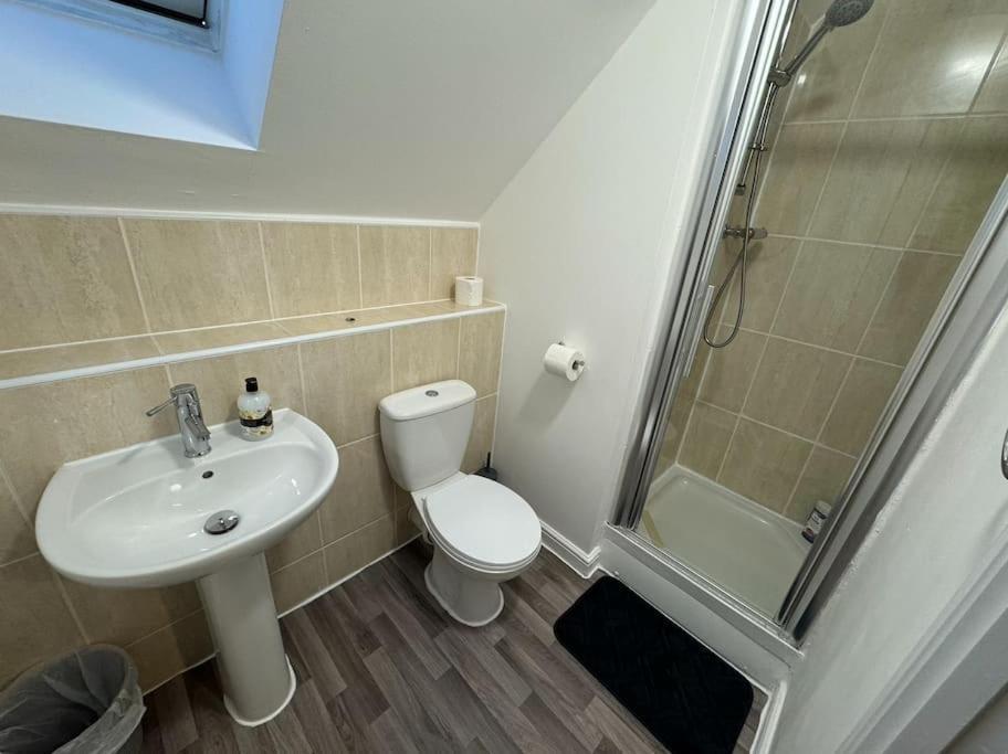 웰링버러 Modern Townhouse - 3 Bed 2.5 Bath 2 Private Gated Parking 빌라 외부 사진
