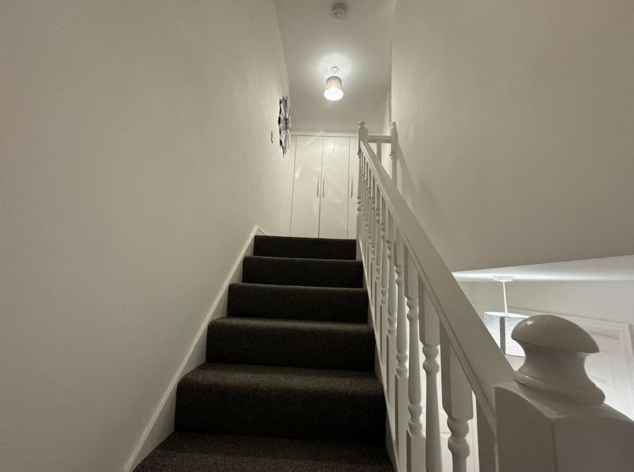 웰링버러 Modern Townhouse - 3 Bed 2.5 Bath 2 Private Gated Parking 빌라 외부 사진